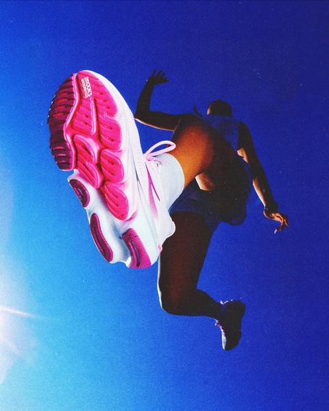 running shoes, athletic shoes, sneakers, sport shoes, performance footwear, training shoes, new arrival, brand awareness, lifestyle, editorial, energetic, bold, blue, pink